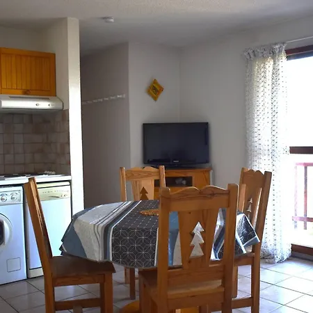 Apartment 2 Pieces Plein Sud Avec Balcon, Proche Centre-ville De Font-romeu, Parking Et Local A Skis - Fr-1-580-70 Font-Romeu-Odeillo-Via